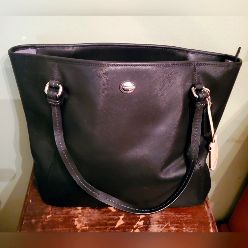 AUTHENTIC, Black Coach tote!!